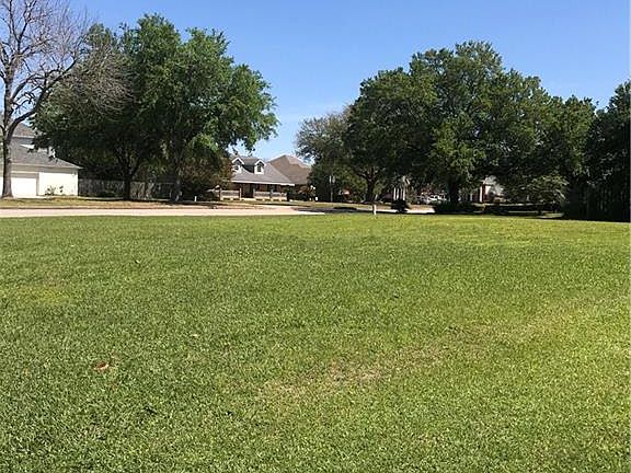 3rd image of Oak Alley Blvd