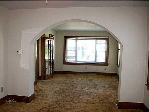 3rd image of 229 E 32nd St