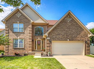 17270 Snapdragon Dr, Brownstown, MI 48173