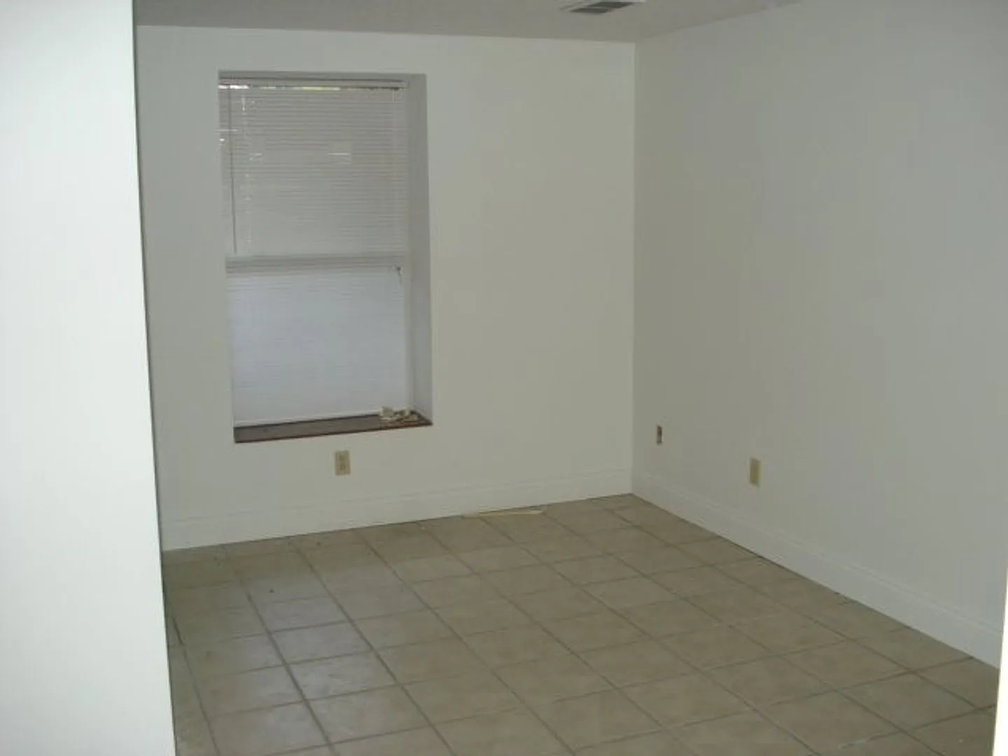 1425 S Walnut St — Photo 3