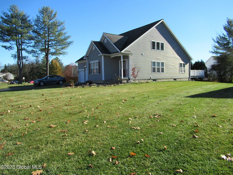 3rd image of 16 Slatestone Drive