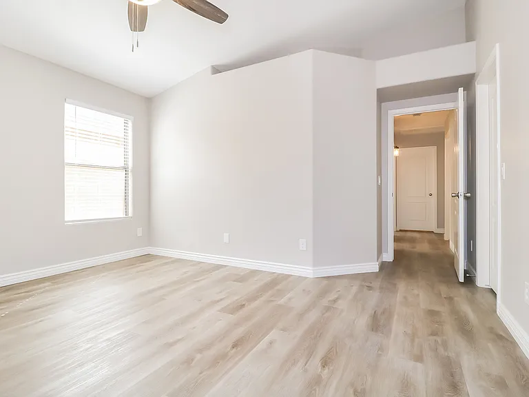 12424 W San Miguel Ave — Photo 8
