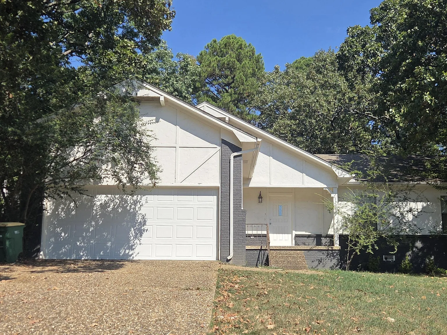3 bed, 1656 sqft, $1,900 — Photo 1