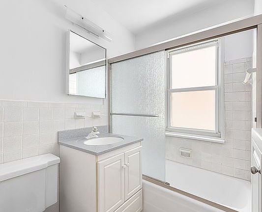 4th image of 101 W 12th St APT 8J
