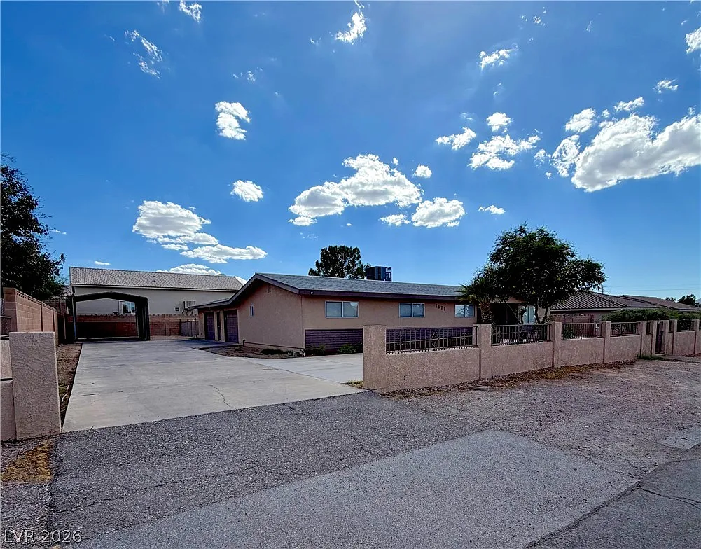 3 bed, 2.0 bath, 1556 sqft, $2,320 — Photo 4