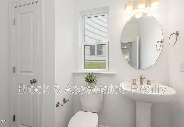 153 Hickory Grove Dr — Photo 9