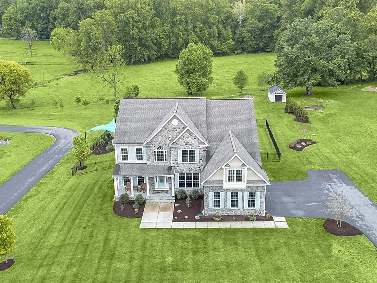 13519 Allnutt Ln — Photo 3