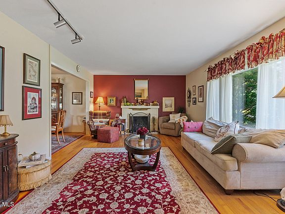 5th image of 1226 Hempstead Road