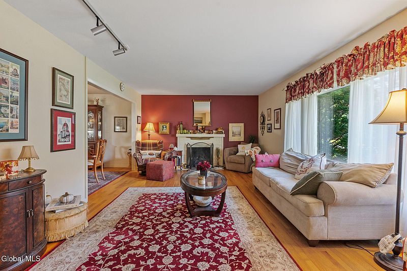5th image of 1226 Hempstead Road