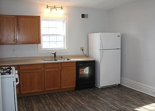 2nd image of 519 Grove St Floor 2