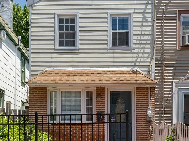 1439 E Oxford St — Photo 29