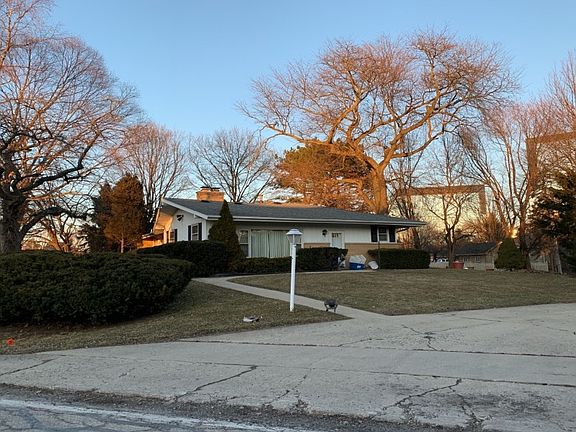 2nd image of 1711 Camellia Ln