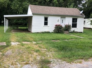 1217 N 9th St, Herrin, IL 62948