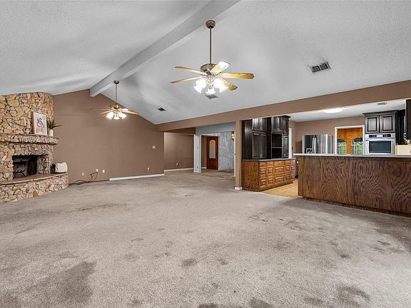 5th image of 422 Rice Ave