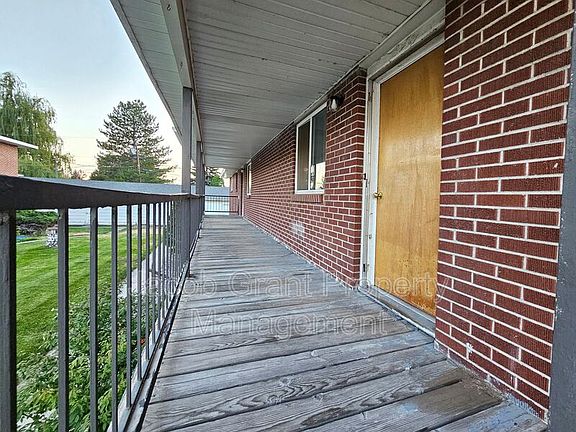 5th image of 2134 Saint Clair Rd