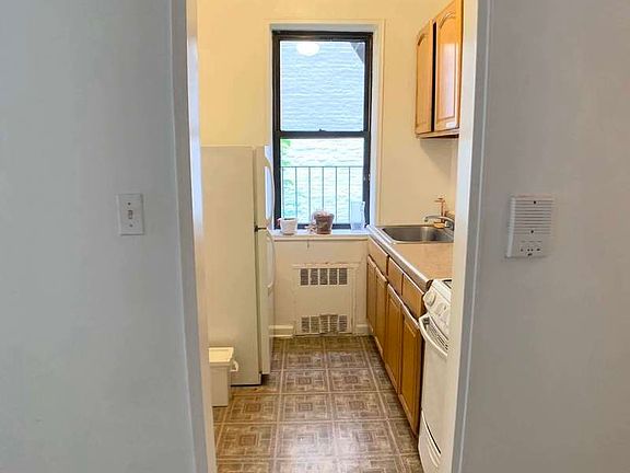 5th image of 76 Woodruff Ave #2G
