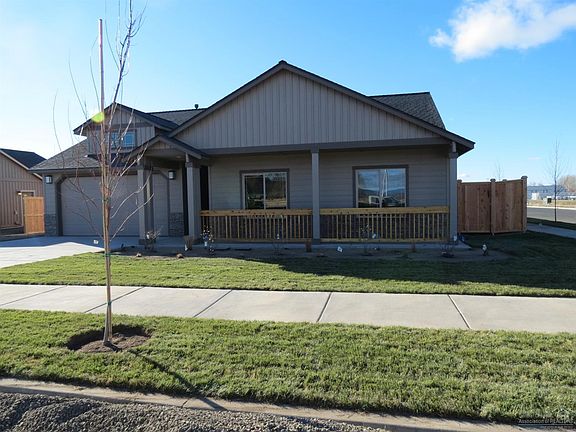 2nd image of 307 SE Sumner Dr