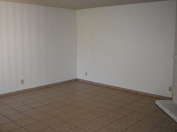 4th image of 2657 Burlington Pl