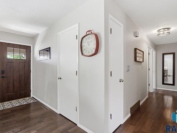5th image of 4209 E 22nd St