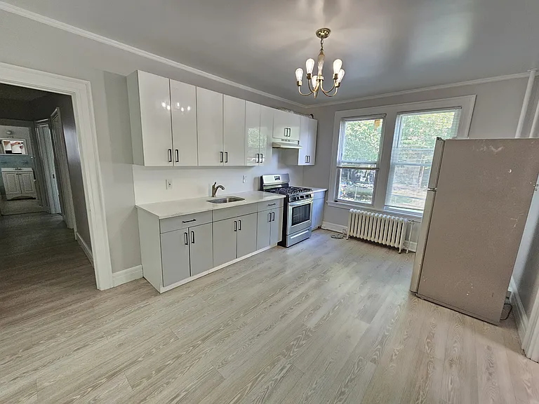 117 W Main St #2 — Photo 2