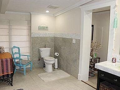 3rd image of 908 Zephyr St