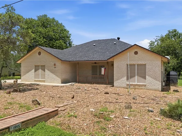 1895 Flaming Oak Dr, New Braunfels, TX 78132