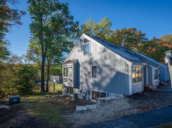 11 Cedar Bluff Ln, Galena, IL 61036