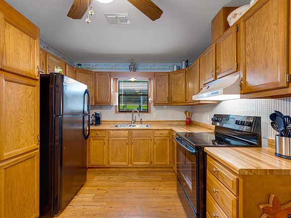 4th image of 20 Waco Dr