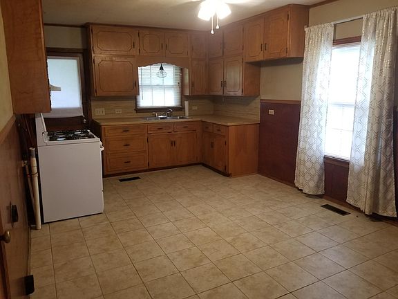 4th image of 702 E Angelina St