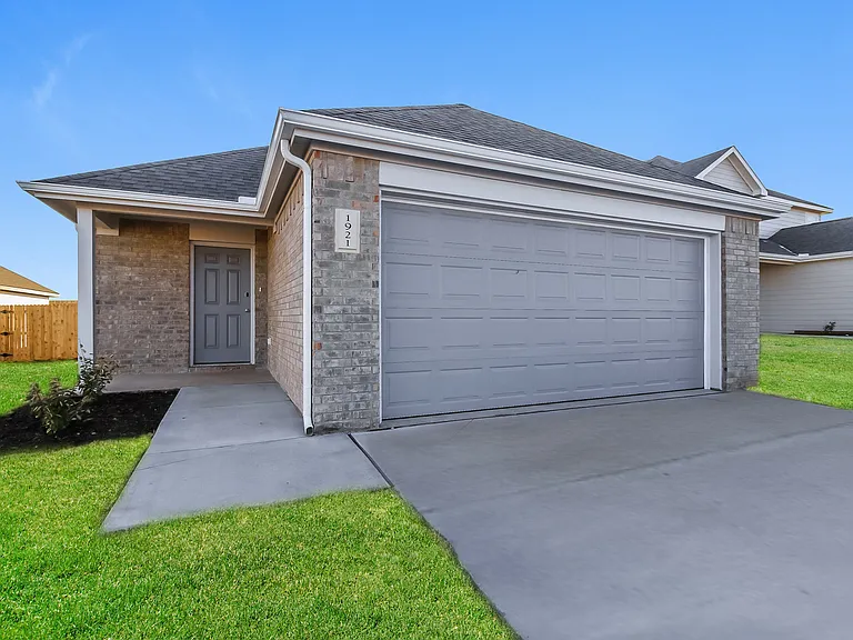 1921 Malus Way — Photo 3