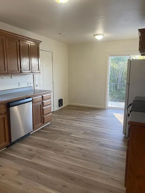 604 W Jackson St — Photo 2