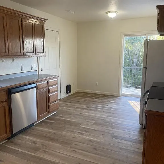 604 W Jackson St — Photo 2