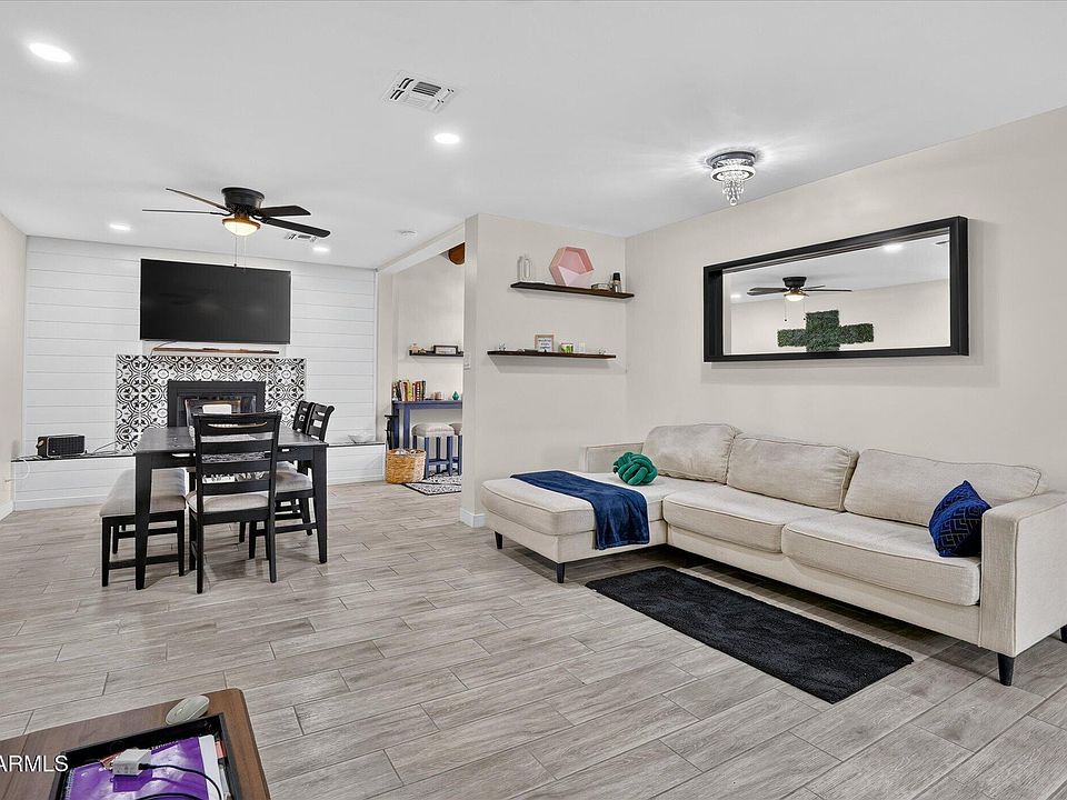 1st image of 2334 W AUGUSTA Avenue