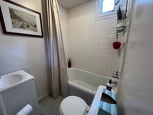 5th image of 244 W 10th St #5