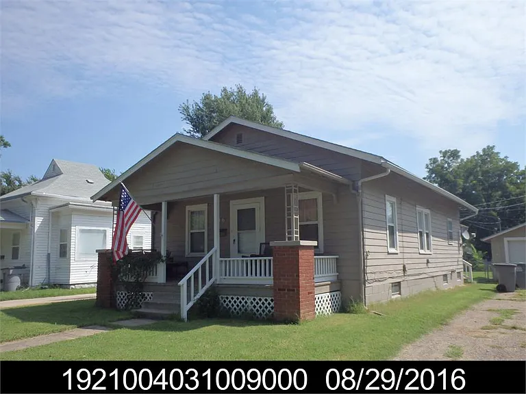 706 Exchange St — Photo 2