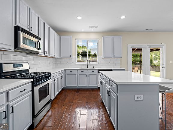 2nd image of 145 Paxton Pl