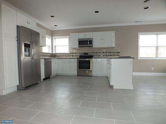 4th image of 15 E Weald Ave
