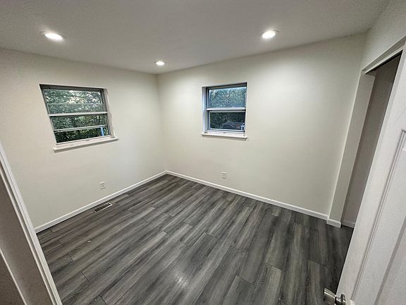 4th image of 3004 Carol Ln