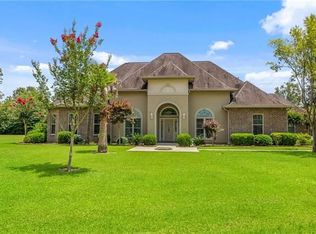 39798 River Oaks Dr, Ponchatoula, LA 70454