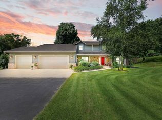 N5123 Oak Hill Rd, Fond Du Lac, WI 54937