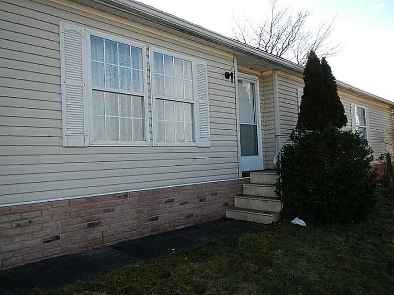 1st image of 807 Clover Ln