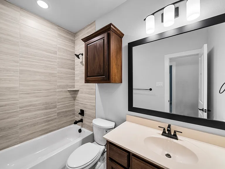 925 Baybrook Ln — Photo 15