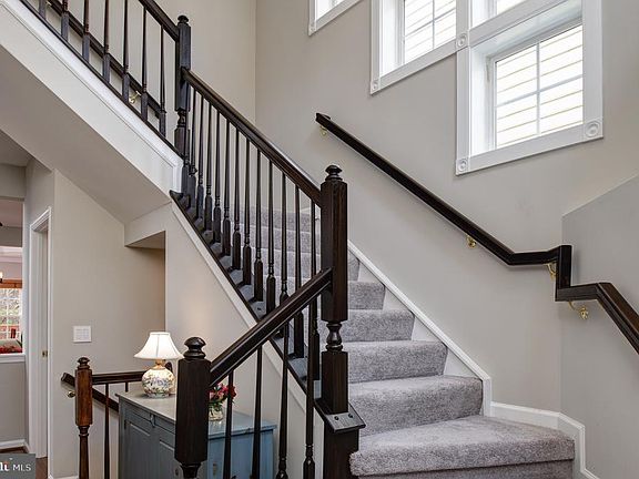 2 story foyer 