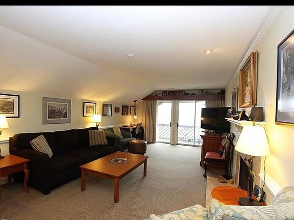 Living Room (alternative view)