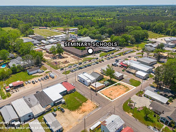 2nd image of 106 N Oak St