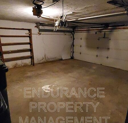 4th image of 594 Rosemont Ave Unit B
