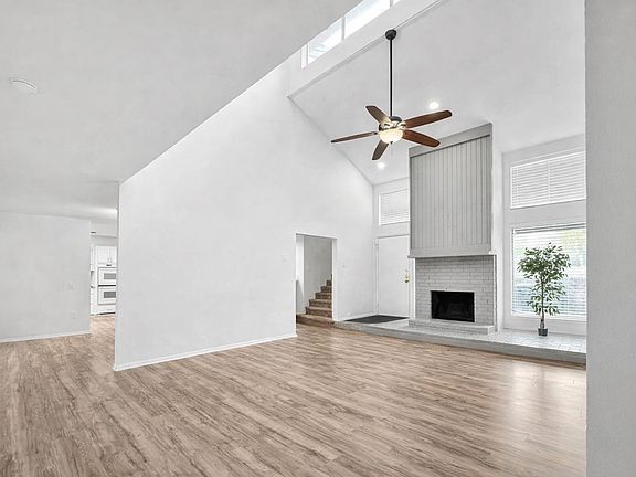 3rd image of 5522 Willow Cir