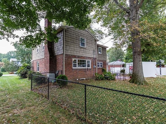 3808 Broadland Trail03