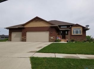 701 S Little Brook Ln, Sioux Falls, SD 57106