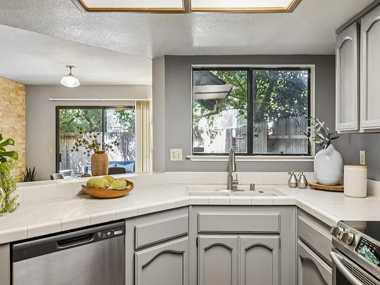 7300 Perera Cir — Photo 11